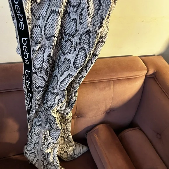 GORGEOUS BEBE Over the Knee Boots High Heels 7M Faux Leather Snake Pattern NIB - Picture 8 of 10